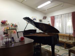 楠雅子ピアノ教室のグランドピアノ
